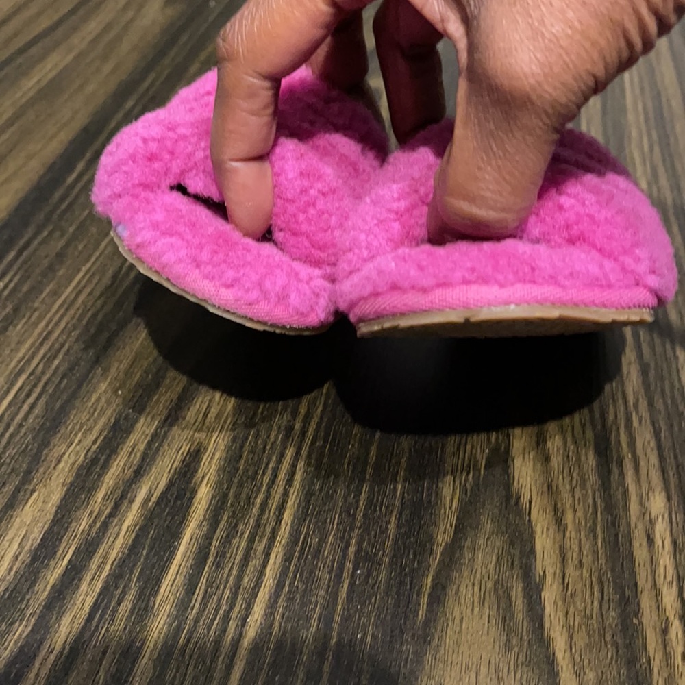 UGG - Picture 4 of 6